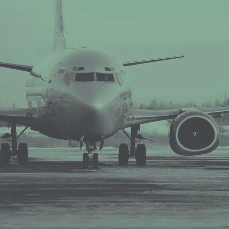 Boeing 737 front view