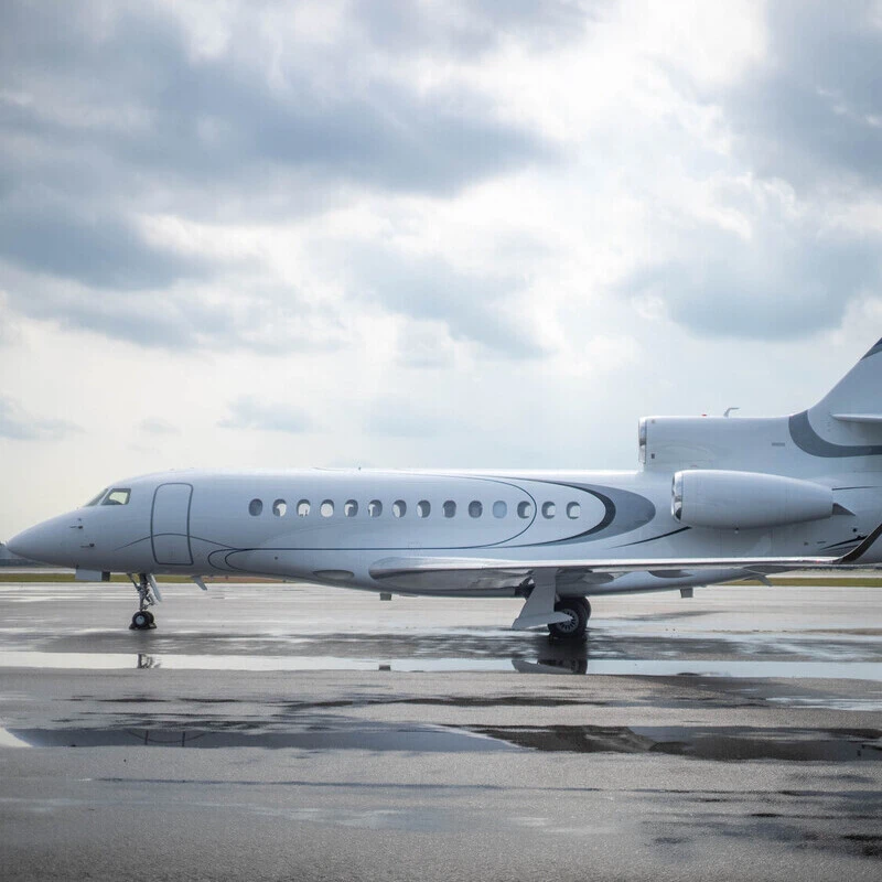 side view of falcon 7x